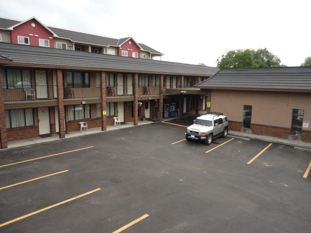 North Pointe Inn And Suites Келоуна Екстериор снимка