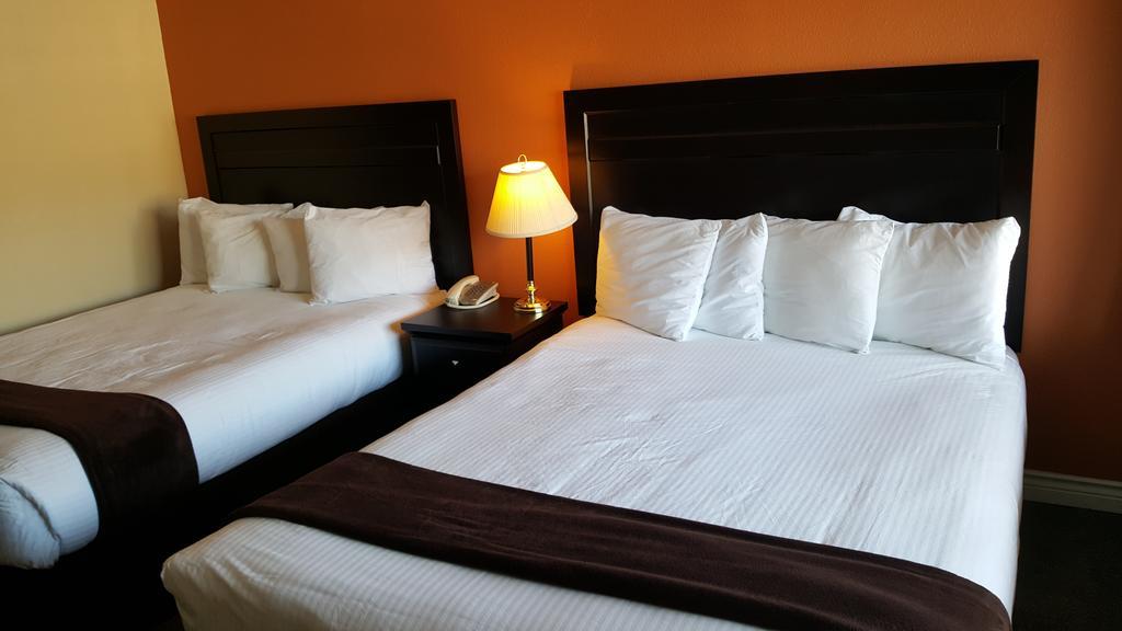 North Pointe Inn And Suites Келоуна Екстериор снимка