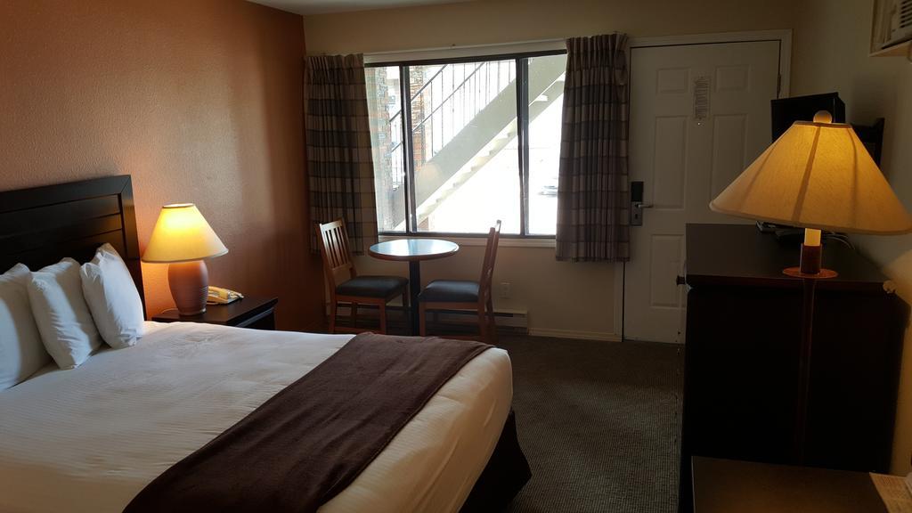 North Pointe Inn And Suites Келоуна Екстериор снимка