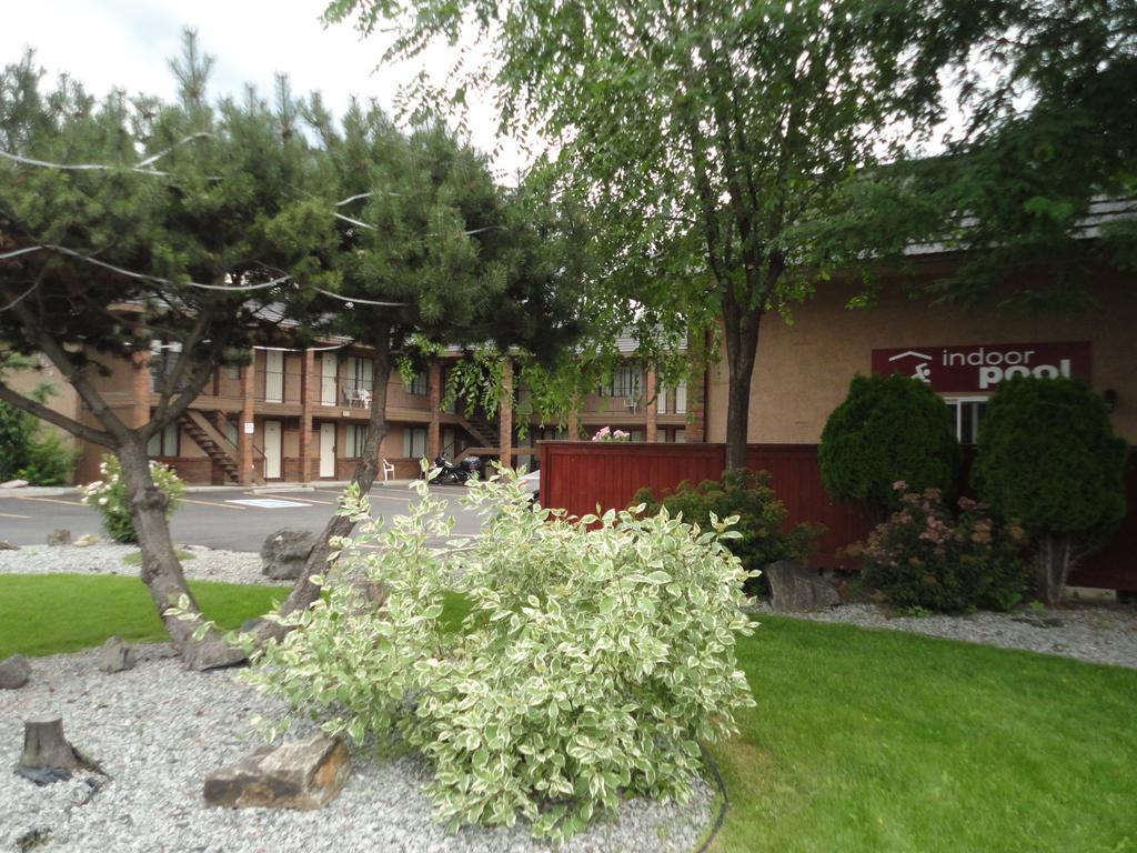 North Pointe Inn And Suites Келоуна Екстериор снимка